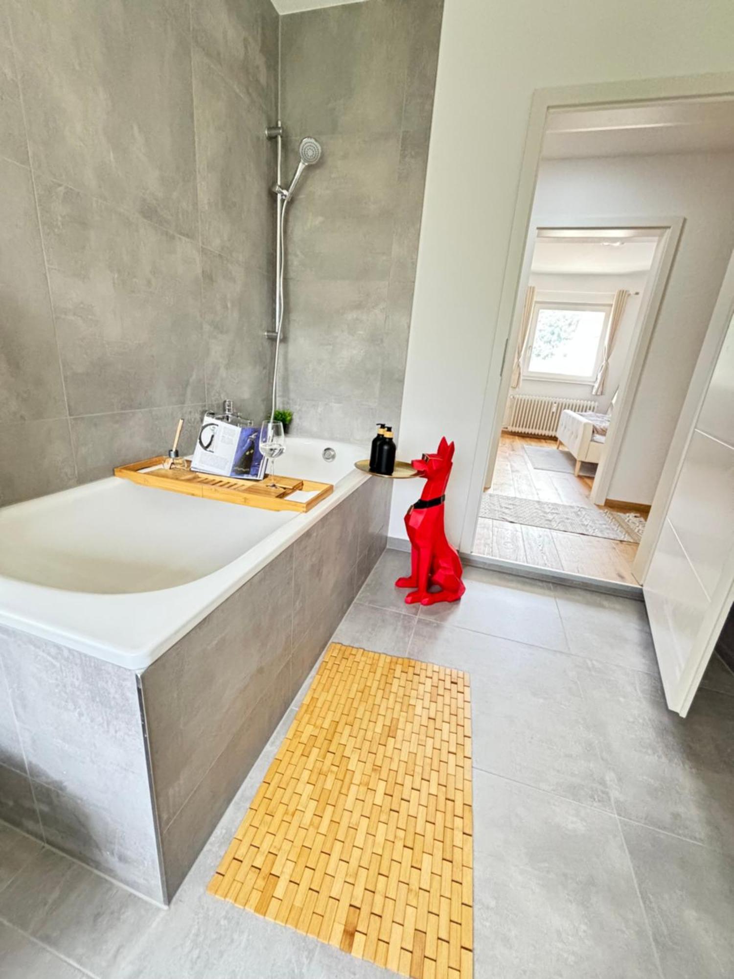 Schoene & Gemuetliche Direkt Am Bahnhof Apartment