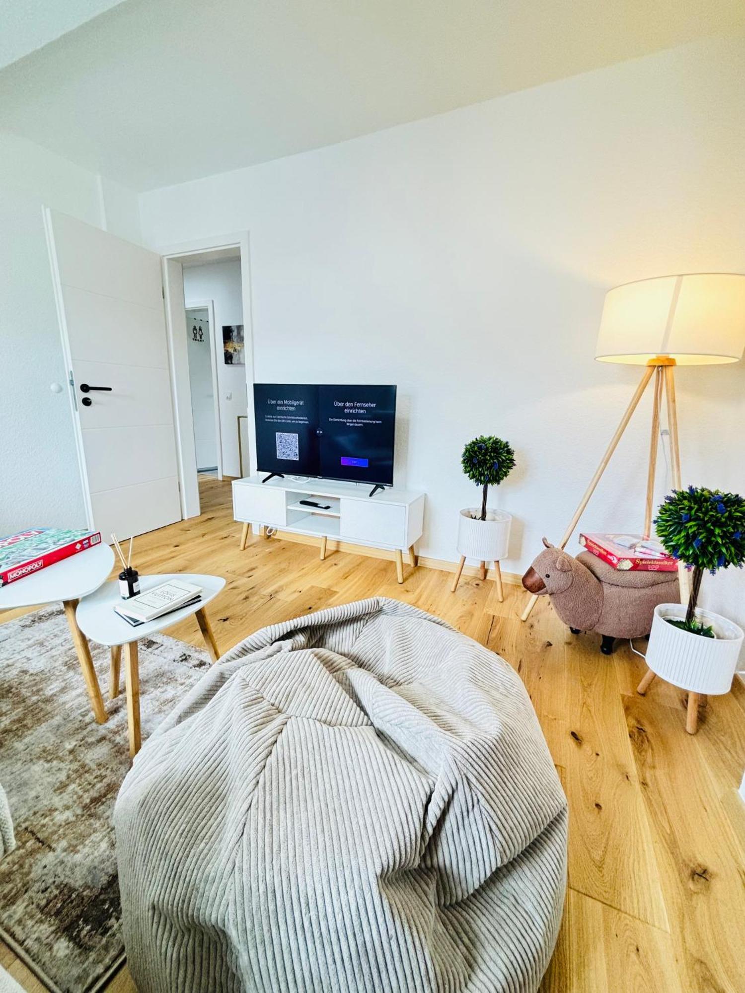 Schoene & Gemuetliche Direkt Am Bahnhof Apartment